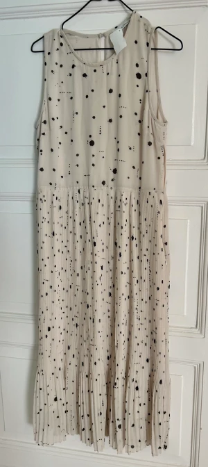 Samsoe Samsoe klänning.  - Jättefin klänning i nyskick. Endast provad.  Strl 36 men 38 kan också ha den. 