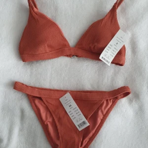 Bikini Gina Tricot - Super fin helt ny Bikini från Gina Tricot. Överdelen är S och underdelen XS. 