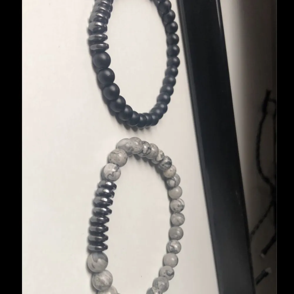 10kr styck eller båda för 15kr Frakt 14kr. Asusteet.