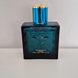 Vercase eros edt - Hej säljer min vercase eros edt parfym runt 45 ml kvar av 50 fraktas med postnord priset kan diskuteras