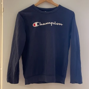 Champion tröja (barnstorlek) - I barnstorlek så passar xs/s skulle jag säga. Fraktar eller möts upp i Tyresö.