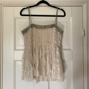 Silkeslinne - Jättefint och exklusivt linne i 100% silke. Från Barbara Builnitals!✨Sparsamt använd.