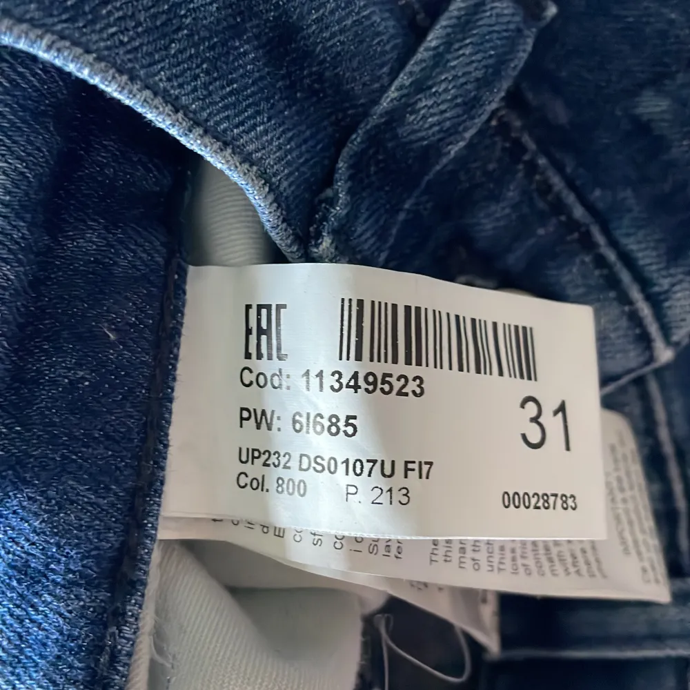 Dondup jeans  Storlek - 31 Skick - 10/10  Helt nya dondup jeans. De passade inte mig i storleken och jag kunde ej returnera.. Jeans & Byxor.