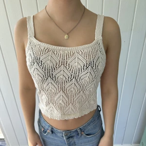 Spets Topp - En söt liten spetstopp som är använd fåtal gånger. Liten i storleken. 