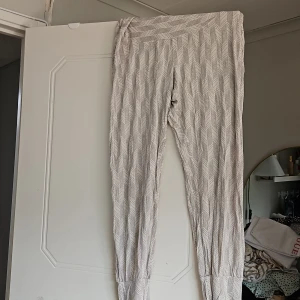 Mama byxor - Gravidbyxor. Jättesköna byxor från Lindex. Storlek M