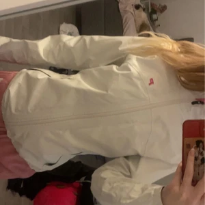 Peak performance jacka - Jätte fin vind/regn jacka från peak performance inga skador eller fläckar knappt använd strl S ( gore tex)
