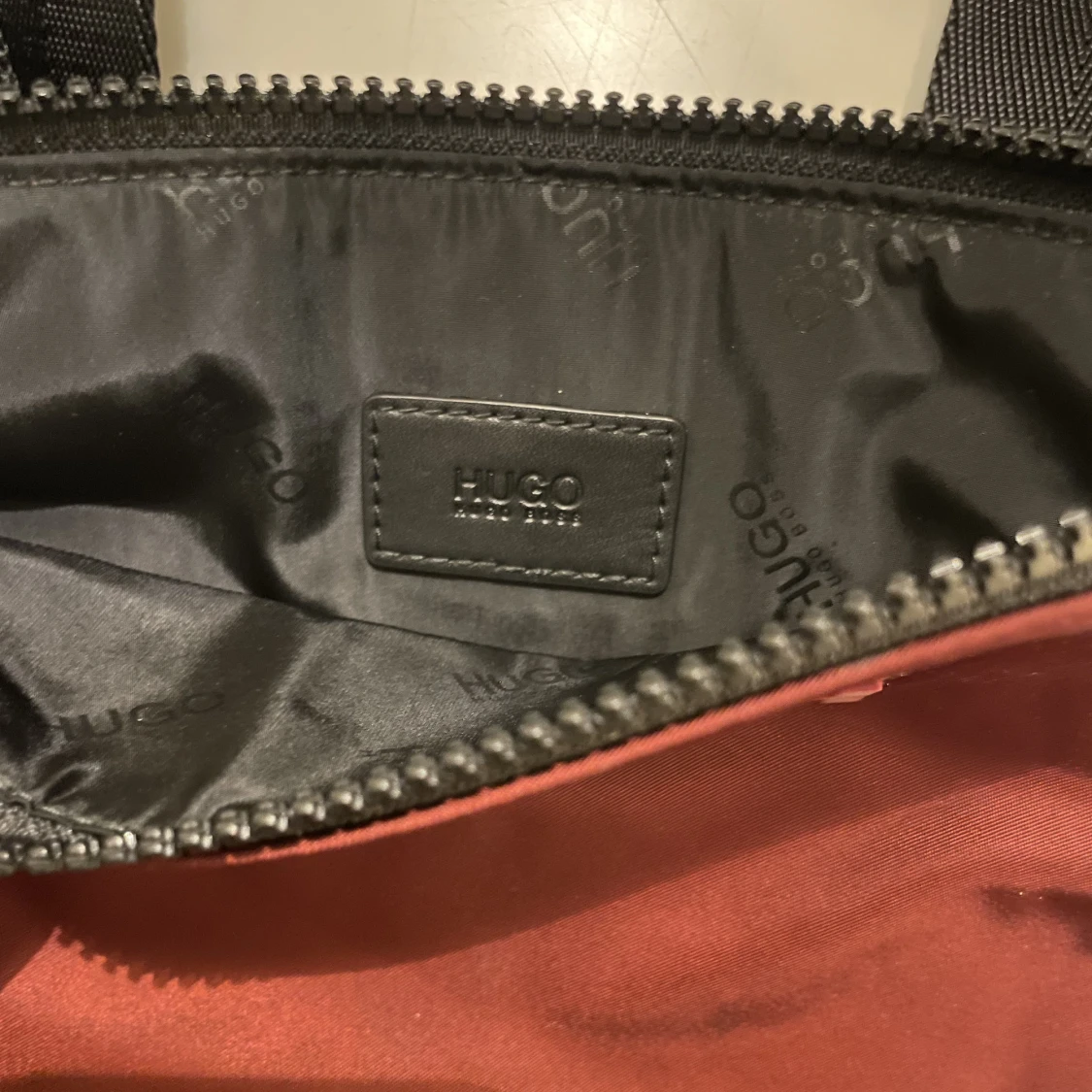 Hugoboss väska  - 90