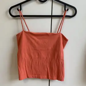 Ett rosa/oranget linne från Gina tricot. Är som i nyskick! Originalpris 100kr