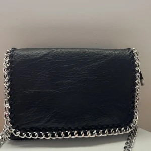 Tiamo väska - Säljer denna då jag inte använder. Säljer den för 220 då den är i bra skick och inte har några defekter. Skriv för fler bilder 