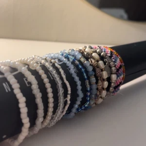 Armband💞 - säljer alla dessa supee fina armband för att jag inte använder de längre, hör av dig om du vill veta pris och på vilket armband💞