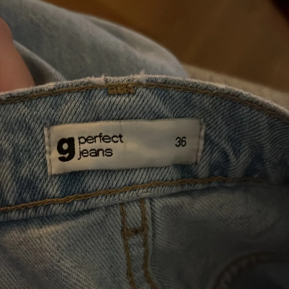 Jeans från Gina! I storlek 36, köpta för 599kr. Jeans & Byxor.