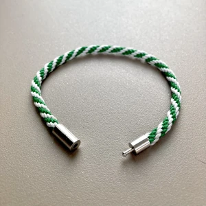 Hammarby armband  - Fina Hammarby support armband fina vid alla tillfällen! Stolek kan ändras vid förfrågan !  