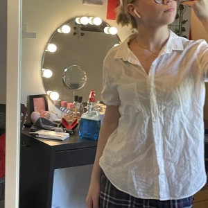 Kortärmad blus - En så fin kortärmad blus, den är såå fin och skön men kommer tyvärr inte till användning, bra skick!! Tryck på Köp nu eller kontakta mig vid frågor/ Sammfrakt 💗