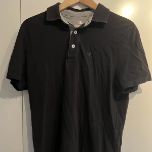 Champion - Champion piké i storlek M, bra skick.