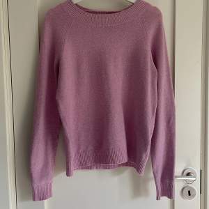 En rosa/ljuslila stickad tröja från Vero Moda i storlek s💗