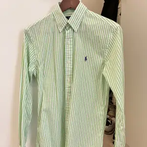 Grönrandig Ralph Lauren skjorta  Hämtas i Stockholm