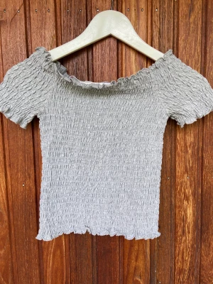 Off shoulder  - Topp från Jaqueline de Yong. Jättebra skick.