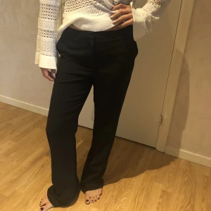 Kostymbyxor - Nya low to mid rise kostymbyxor. Är väldigt långa på mig (172cm).