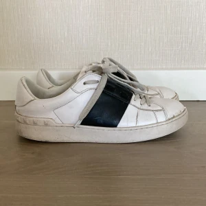 Valentino skor - Ganska så slitna valentinos men tänkte bara få lite fick pengar så säljer dem för lågt pris