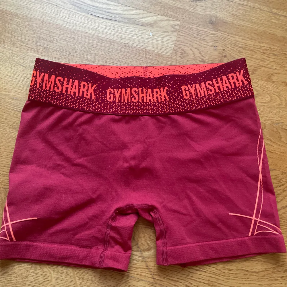 Gymshark shorts, tror kollektionen heter apex. XS/S. Endast använda en gång då de inte passade.. Shorts.