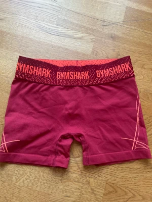 Gymshark shorts  - Gymshark shorts, tror kollektionen heter apex. XS/S. Endast använda en gång då de inte passade.
