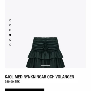 Jätte snygg kjol från zara  - Säljer min gröna zara kjol då jag inte får användning av den, bara använd några gånger❤️