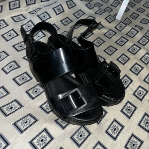 Platå sandaler  - Bra skick !