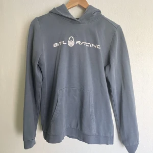 Sail racing hoodie - Fet sail racing hoodie i grå/blå färg