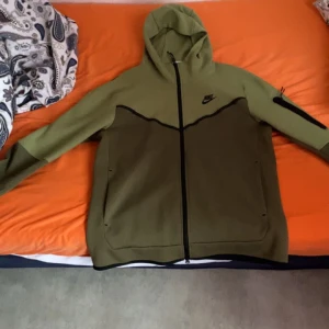 Ny och riktigt Nike tech - En ny och riktig Nike tech köpt 4 månader sen 