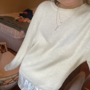 Kashmir tröja - Jättefin tröja i kashmirmix från zara som inte fått så mycket användning. Storlek 164, men jag skulle säga att den skulle passa XS-M💕