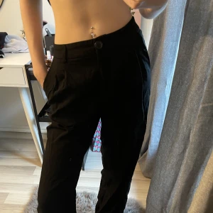 Kostymbyxor  - Kostymbyxor i superbra skick!🌸