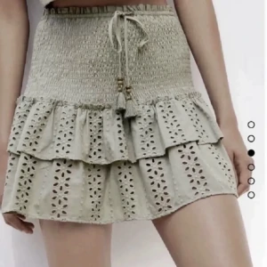 Slutsåld jättefin kjol - Jättebra skick!! Från zara❤️