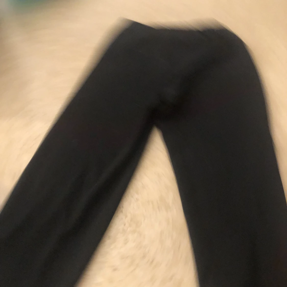 Två olika par byxor svarta! - 90