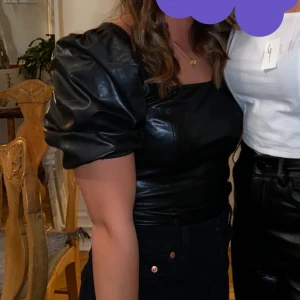 Skinntopp puffärm - Använd fåtal ggr