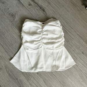 Gullig vit kjol 🤍 Använd 1 gång.
