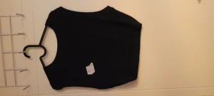 Tröjor - Se givet pris på diverse klädesplagg och storlek. Pris kan diskuteras vid snabb och bra affär.