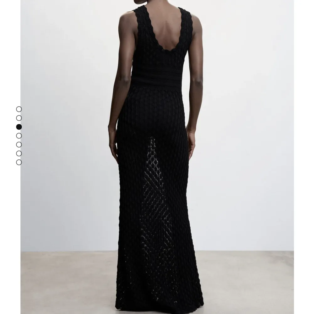 Checking interest for this sold out mango dress. Bought last year in size Medium (was the only one left) if someone wants to swap with an size small I would be interested! Articlenumber: 47048631. Klänningar.