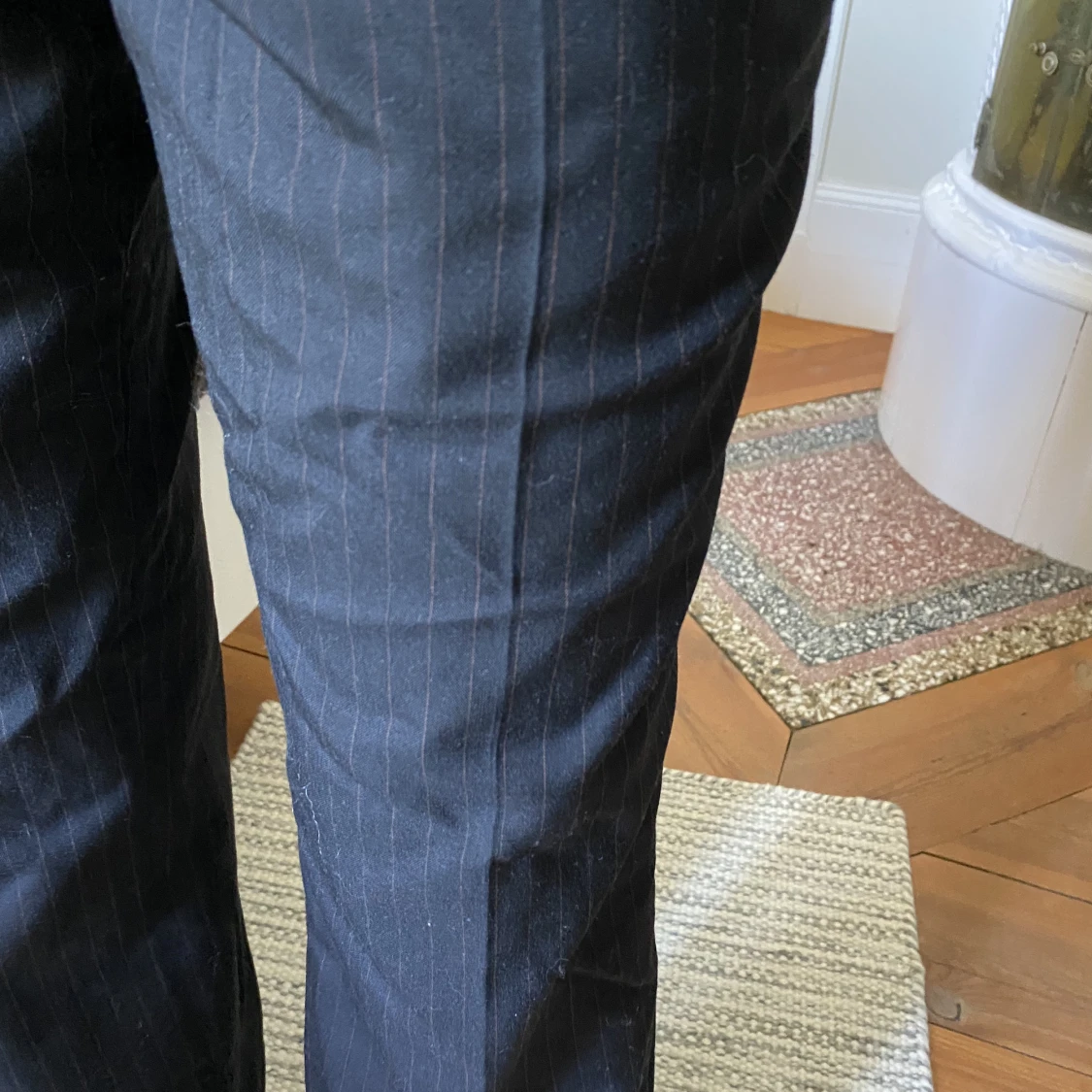 Lågmidjade kostymbyxor med ränder  - 91