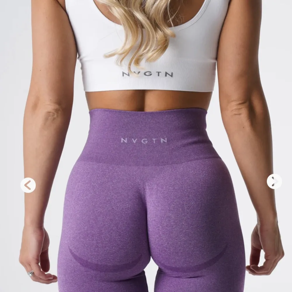Säljer mina fina ”Violet curve seamless leggings” från NVGTN. Orginalpriset är 600kr men säljer för 300kr. Passar Xs/s. De är i fint skick då de endast är använda några gånger. Skriv vid frågor eller för fler bilder💜. Jeans & Byxor.