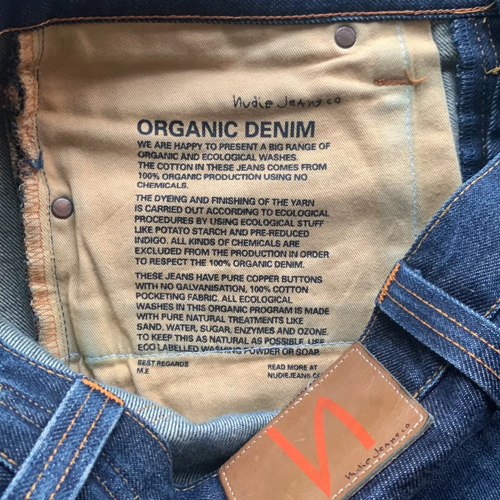 Nudie jeans, grim tim i deep shade  Finns inte längre att köpa på Nudie jeans hemsida. Passar inte mig längre och är i bra skick👍🏼. Jeans & Byxor.