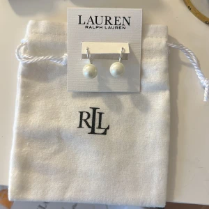 Örhängen  - Örhängen från Ralph Lauren🤍 oandvända