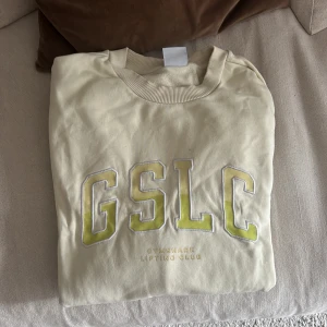 Oversized College Sweater Gymshark - Sweater från Gymshark. Oversized. Storlek M. Dam. I nyskick.