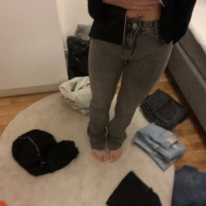 Gråa bootcut  - Från Gina storlek 34, bootcut🥰