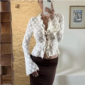 Venderbys topp - Kollar intresset på denna superfina topp från Venderbys! Absoluta drömtoppen i creme vit, som tyvärr var lite tight för mig 🤍🤍