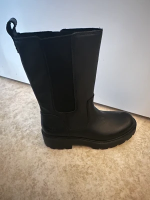 UGGs vinterskor - UGGs boots, köpt från bubbleroom i storlek 37. Aldrig använda. 