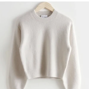 Stickad tröja - Fin stickad tröja från & other stories. Nopprig därav priset