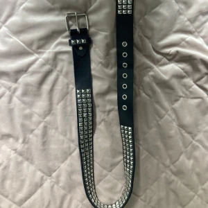 Nitbälte  - Nice bälte med nitar 