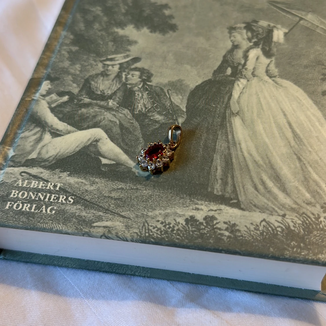 Guldpläterad berlock