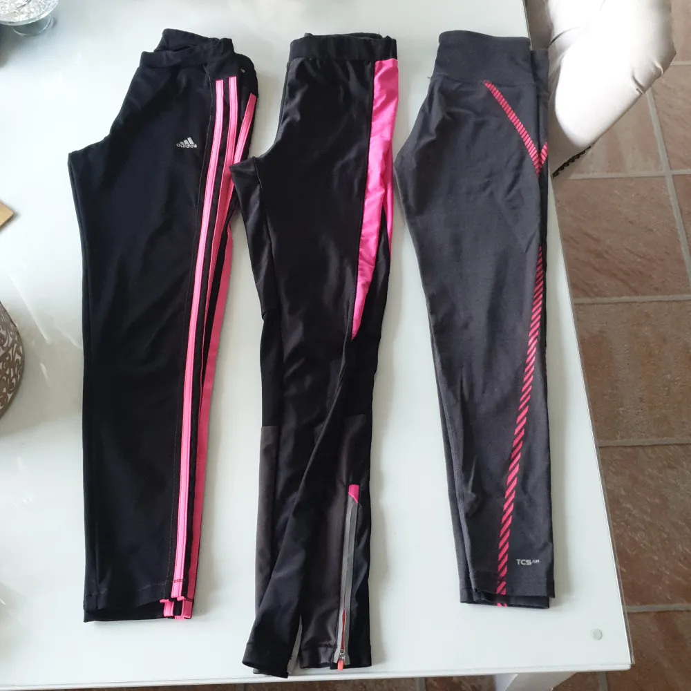 Träningstights  1. Adidas, storlek 152, pris 130kr  2. Storlek xs, pris 80kr  3. Soc, storlek xs, pris 130kr. Jeans & Byxor.