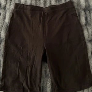 Cykel byxor - Cykelbyxor som är för stora för mig råka beställa en storlek för stor! Aldrig använt dom! Mörkgråa 